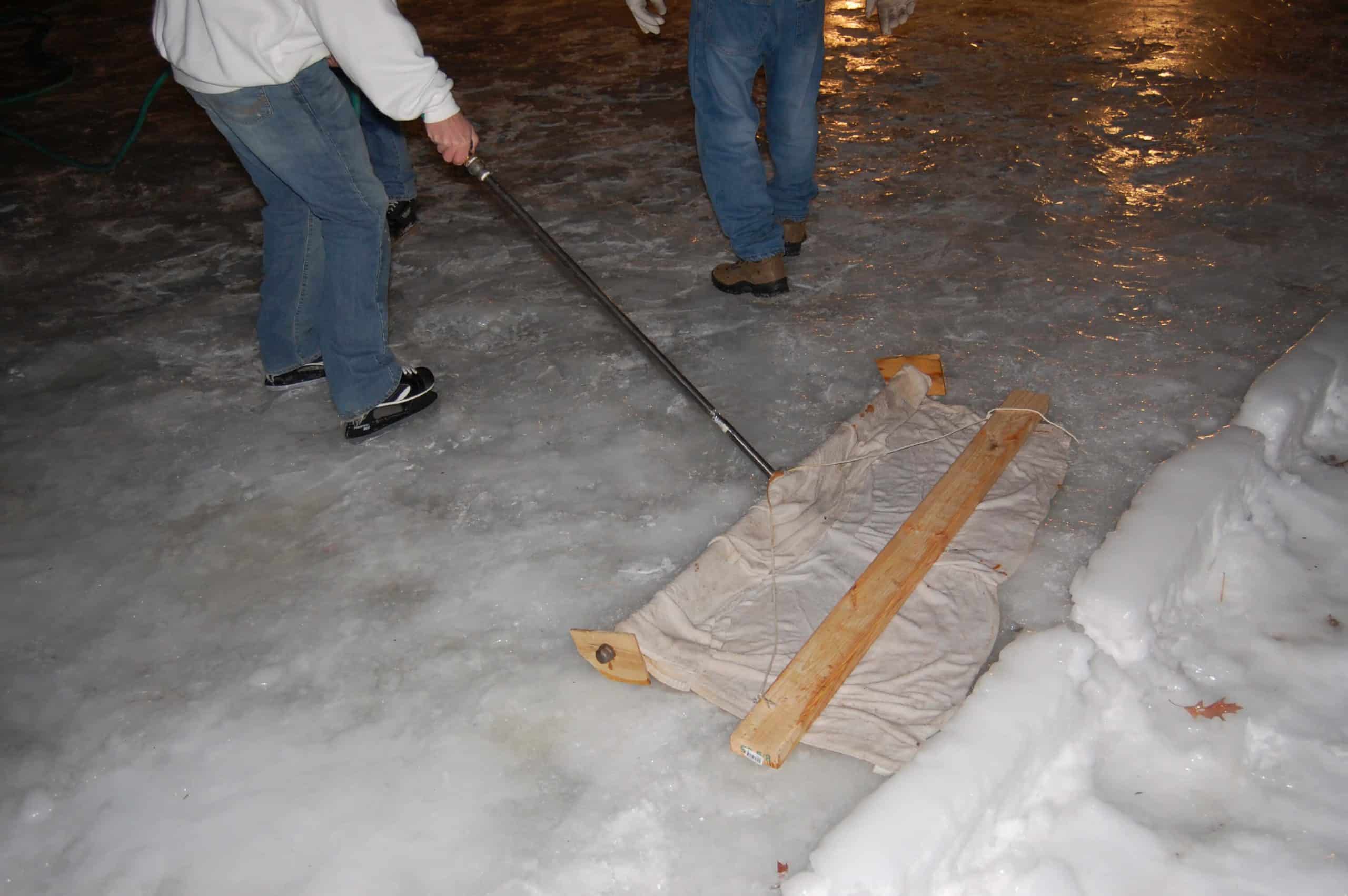 Maintenance-of-a-backyard-ice-rink